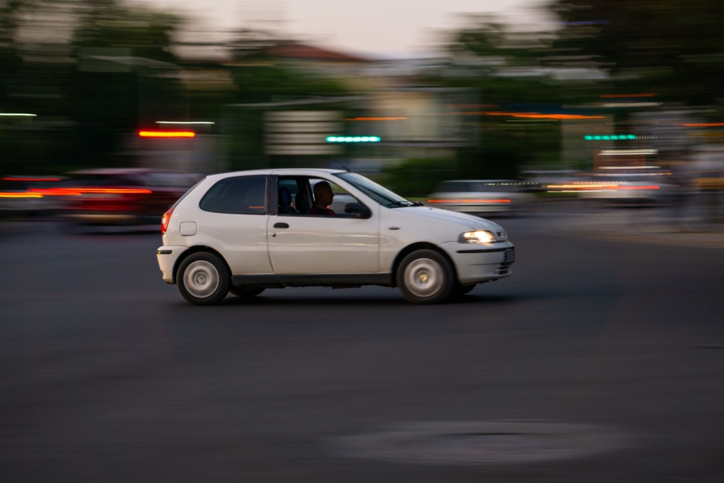 Un bărbat a fost arestat preventiv după ce și-a răpit fosta iubită de pe stradă în Bihor