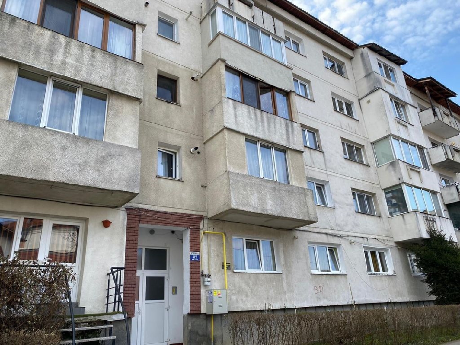 Impozit dublu pentru locuințe cu balcoane închise fără autorizație de la anul