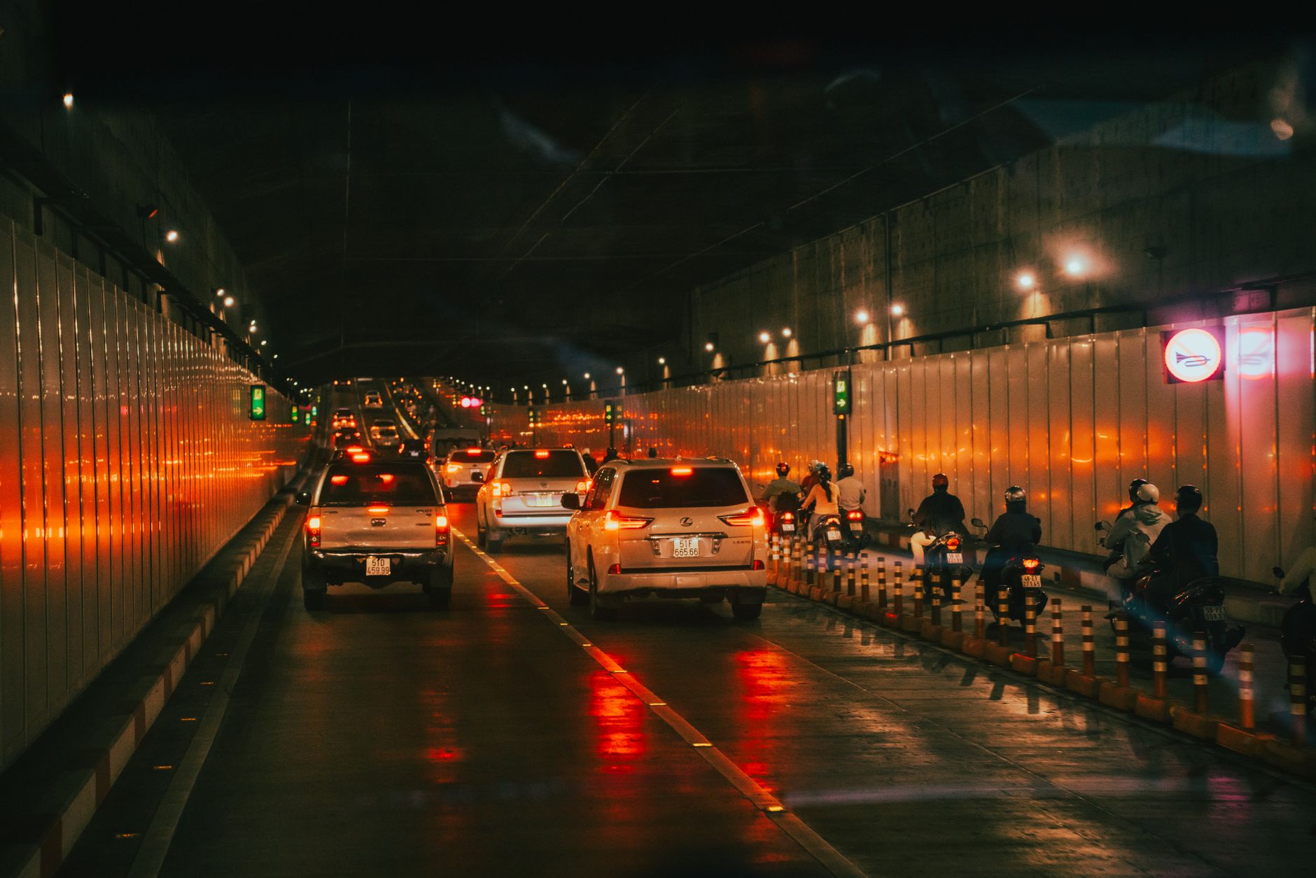 Tunelul de pe autostrada Sibiu–Pitești intră în faza de teste cu peste 2.500 de senzori