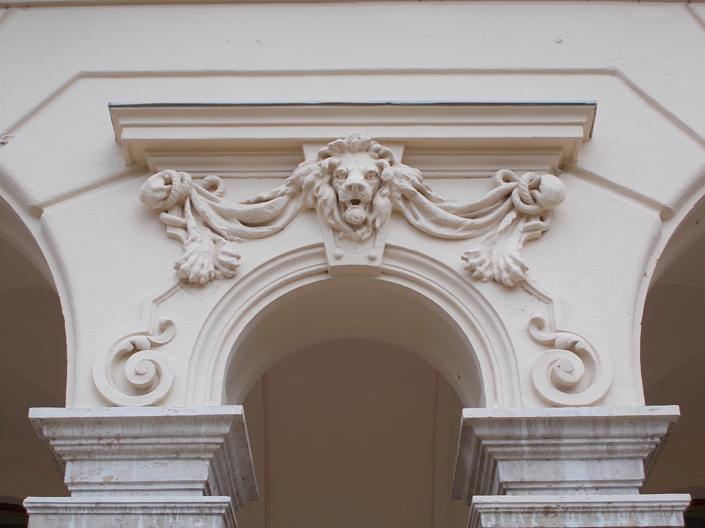 48 de percheziții pentru o evaziune fiscală de 55 de milioane de lei în domeniul construcțiilor