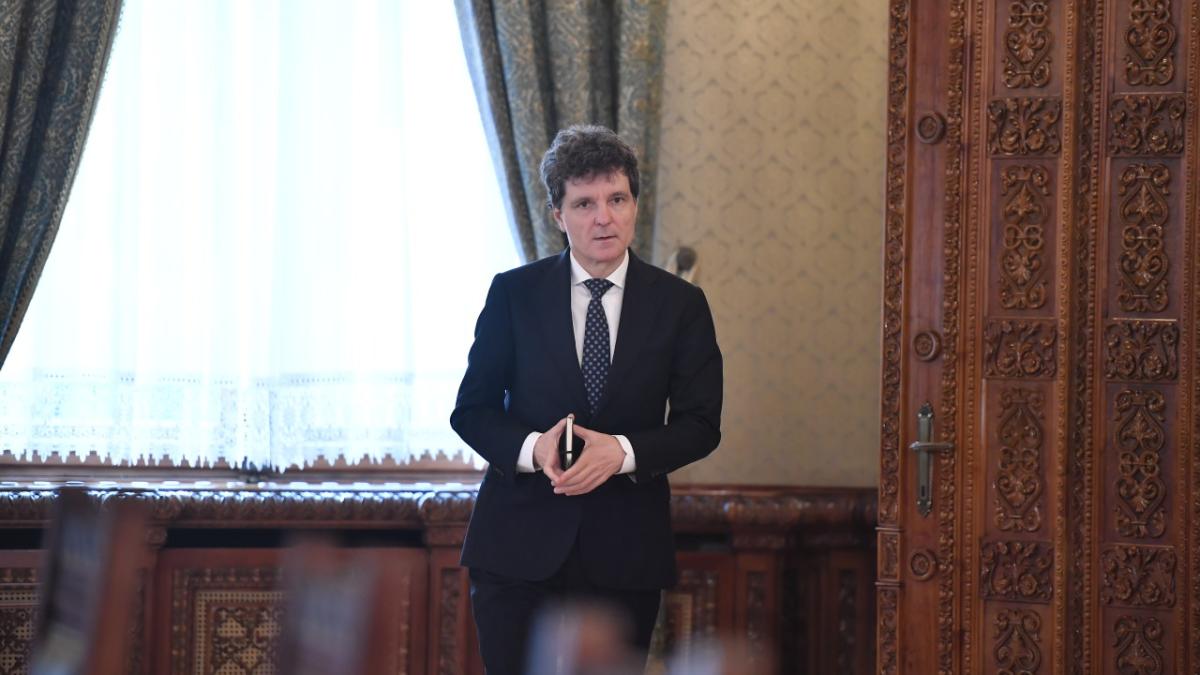 Nicușor Dan convoacă partidele la Cotroceni pentru desemnarea premierului în contextul crizei politice