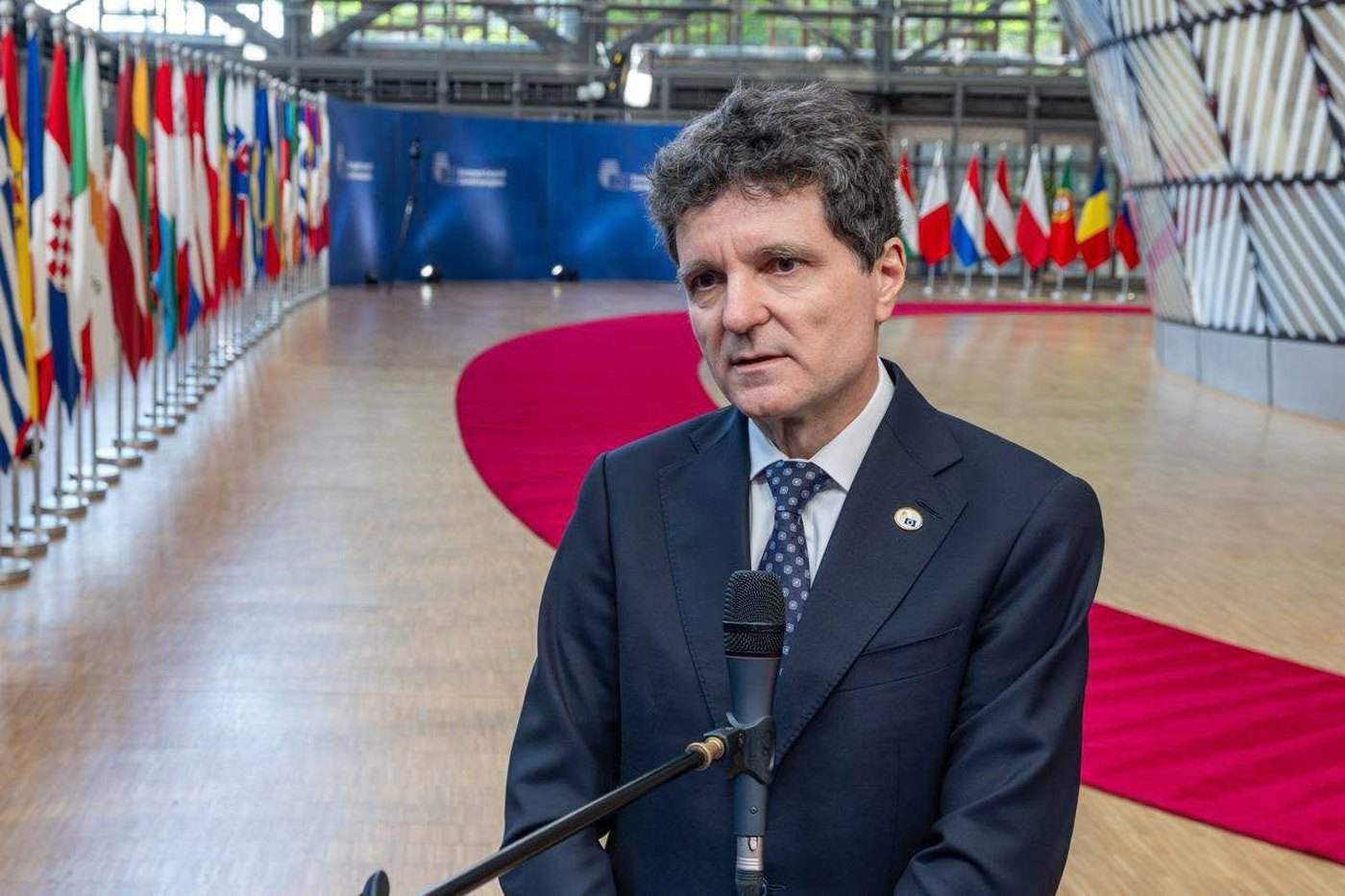 Nicușor Dan oferă garanții investitorilor privind stabilitatea politicilor fiscale din România