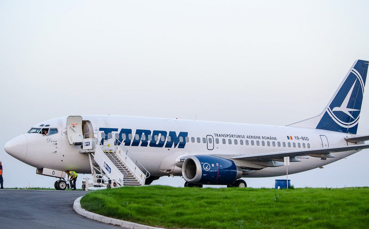 Guvernul propune atragerea unui investitor strategic la TAROM și crearea unui Grup Aeronautic Național