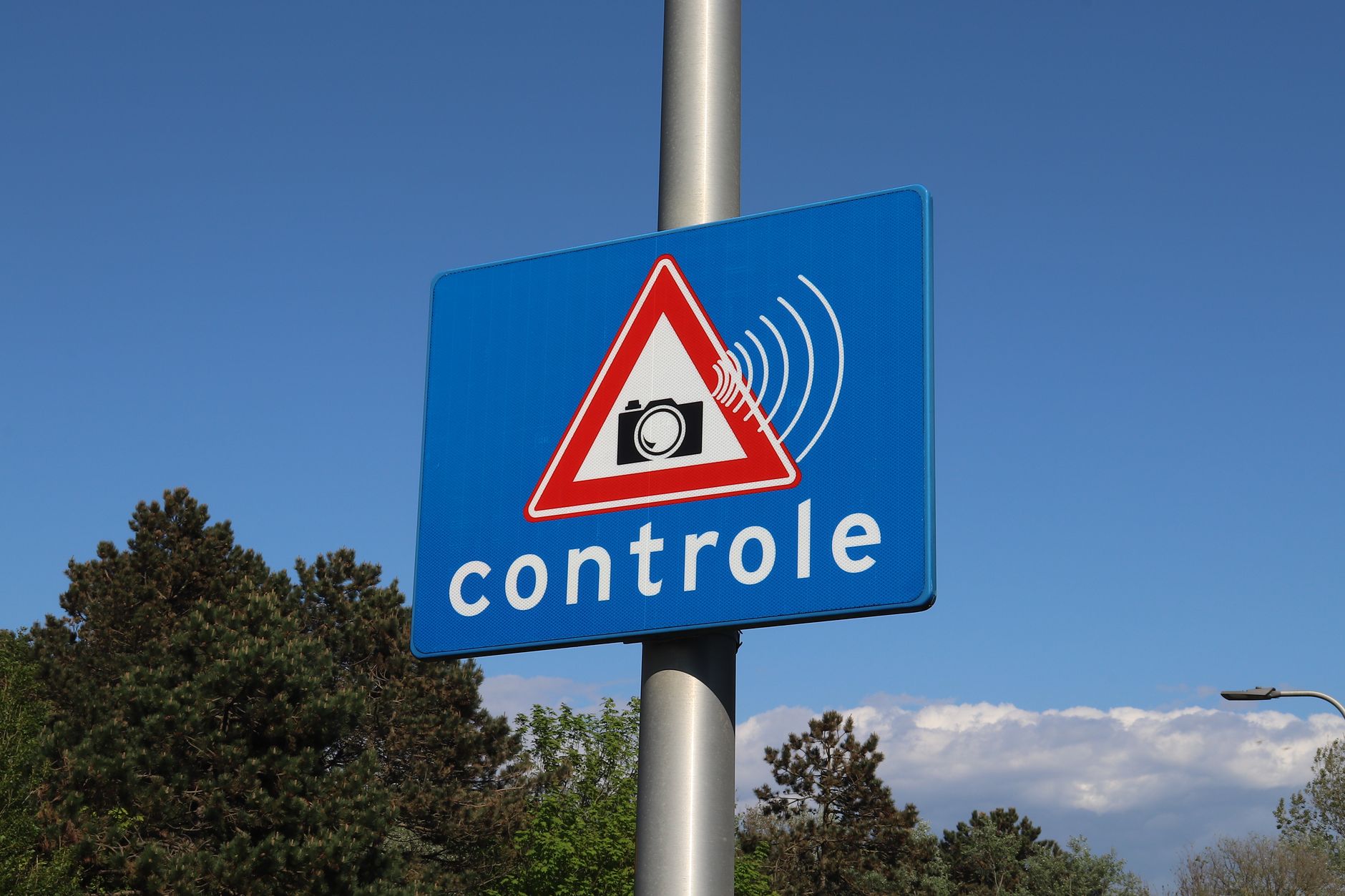 Măsuri noi pentru șoferi și ordinea publică: Controlul vitezei medii și sistemele e-SIGUR