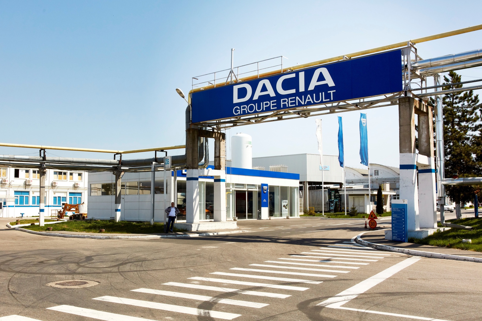 Producția Dacia a scăzut cu aproape 20% în septembrie, pe fondul cererii slape