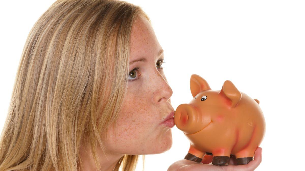 Cum poți economisi bani: 3 obiceiuri ale generațiilor născute înainte de anii ’90