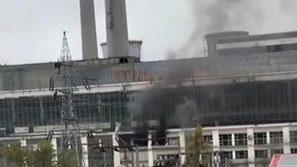 Incendiu major la CET Iași: Flăcările au cuprins 1.000 de metri pătrați dintr-o hală industrială