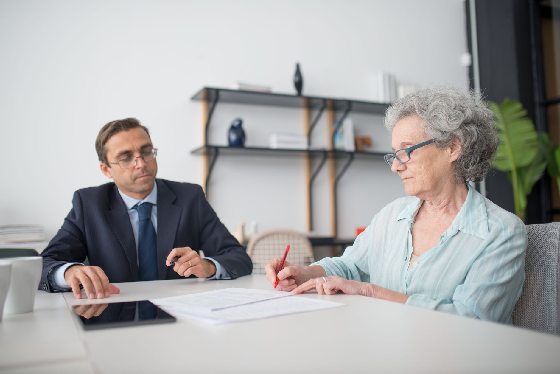 Condiții și documente pentru pensionarea anticipată în anul 2026