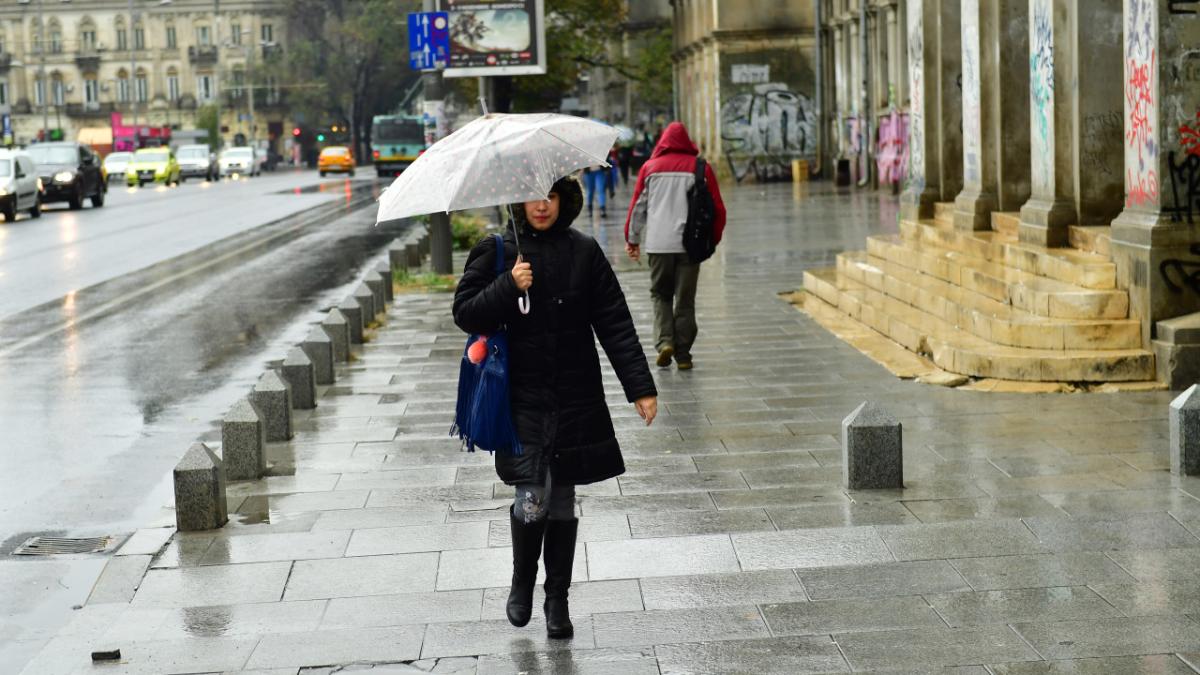Avertismente meteo în România: vânt puternic, ploi și ninsori la munte