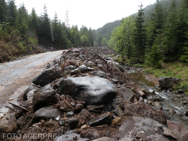 Salvamontiștii din Maramureș au salvat doi cetățeni ucraineni epuizați după cinci zile de drum