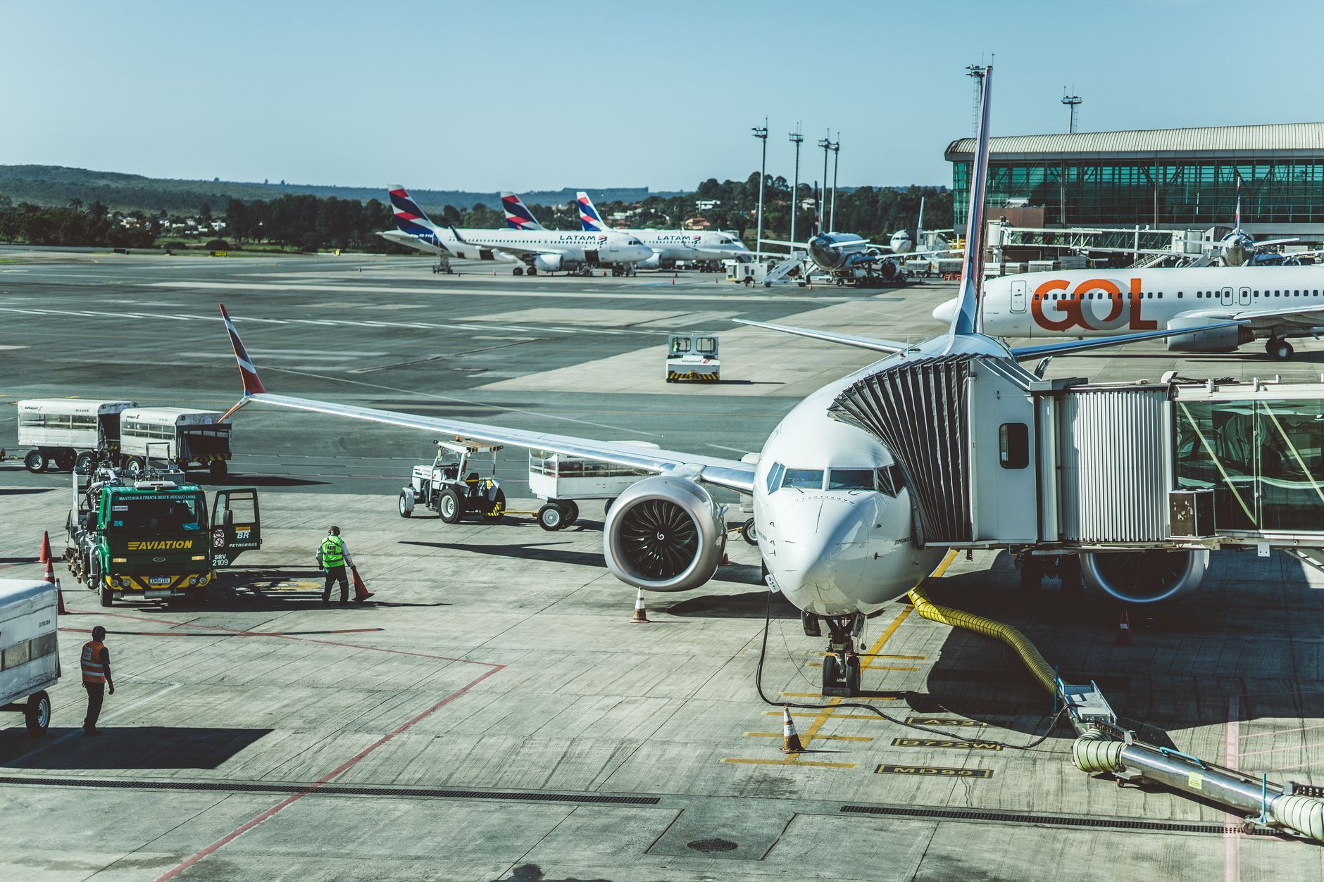 Reguli noi pentru pasagerii avioanelor încep din 2027: se schimbă protecția și transparența