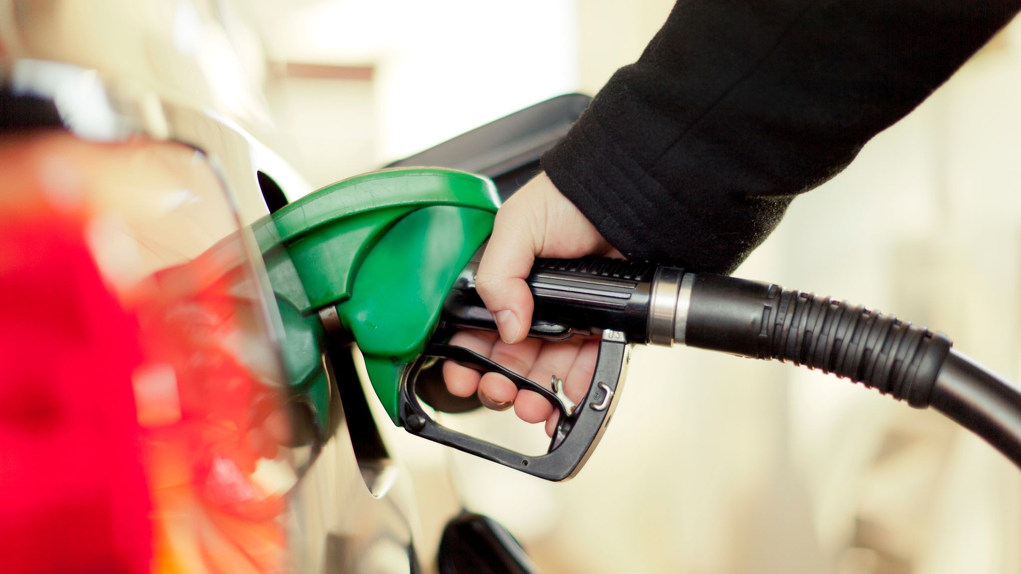 Noua lege a carburanților poate crește prețurile la pompă și poate favoriza marile grupuri petroliere