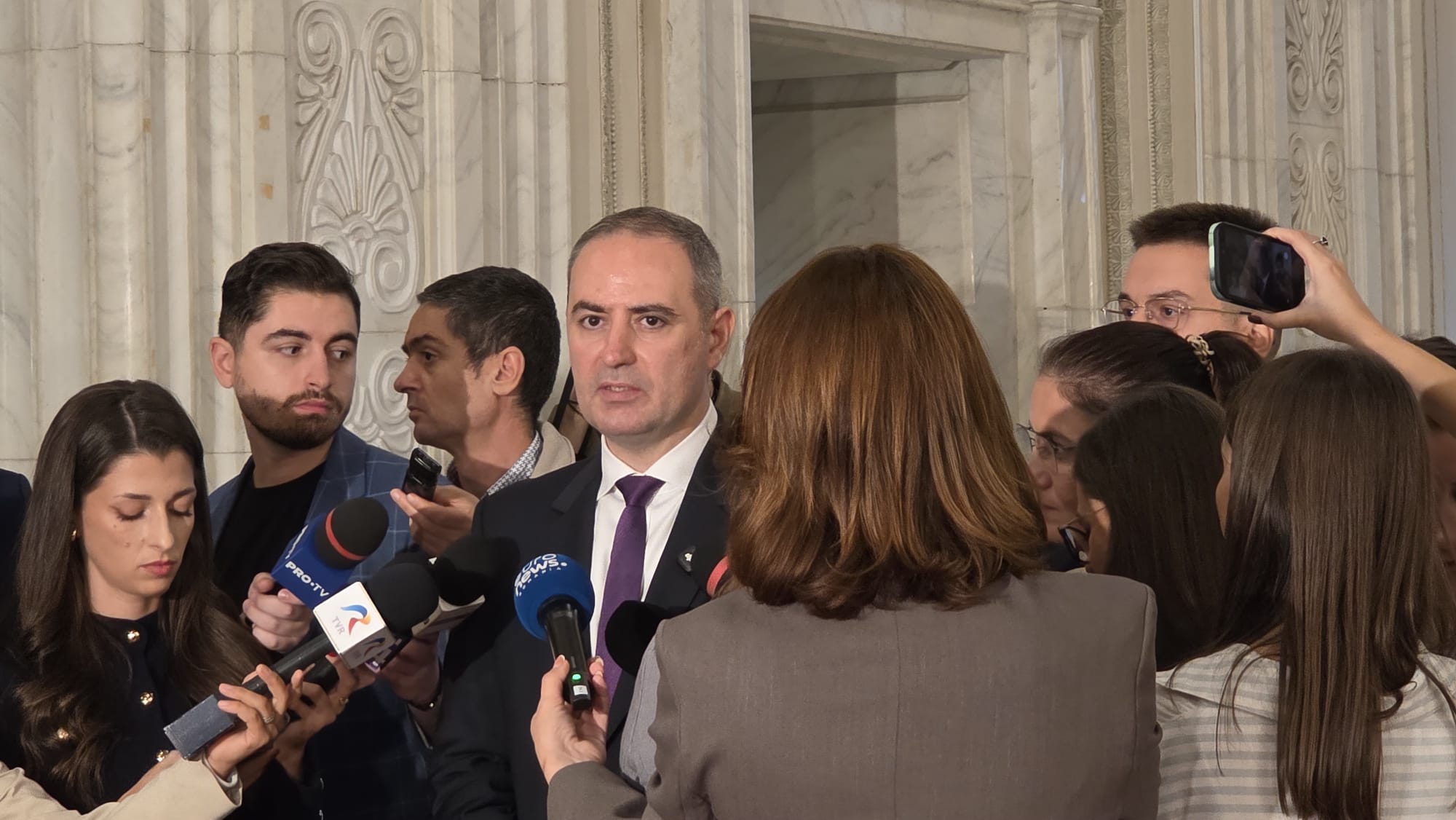 Impact bugetar de 1,6 miliarde de lei pentru prelungirea plafonării prețurilor la carburanți