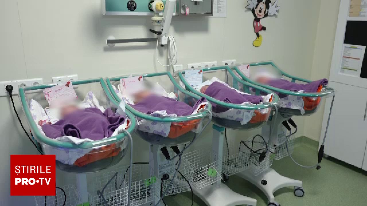 Cvadrupleți născuți prematur la 26 de săptămâni au fost externați după trei luni de tratament