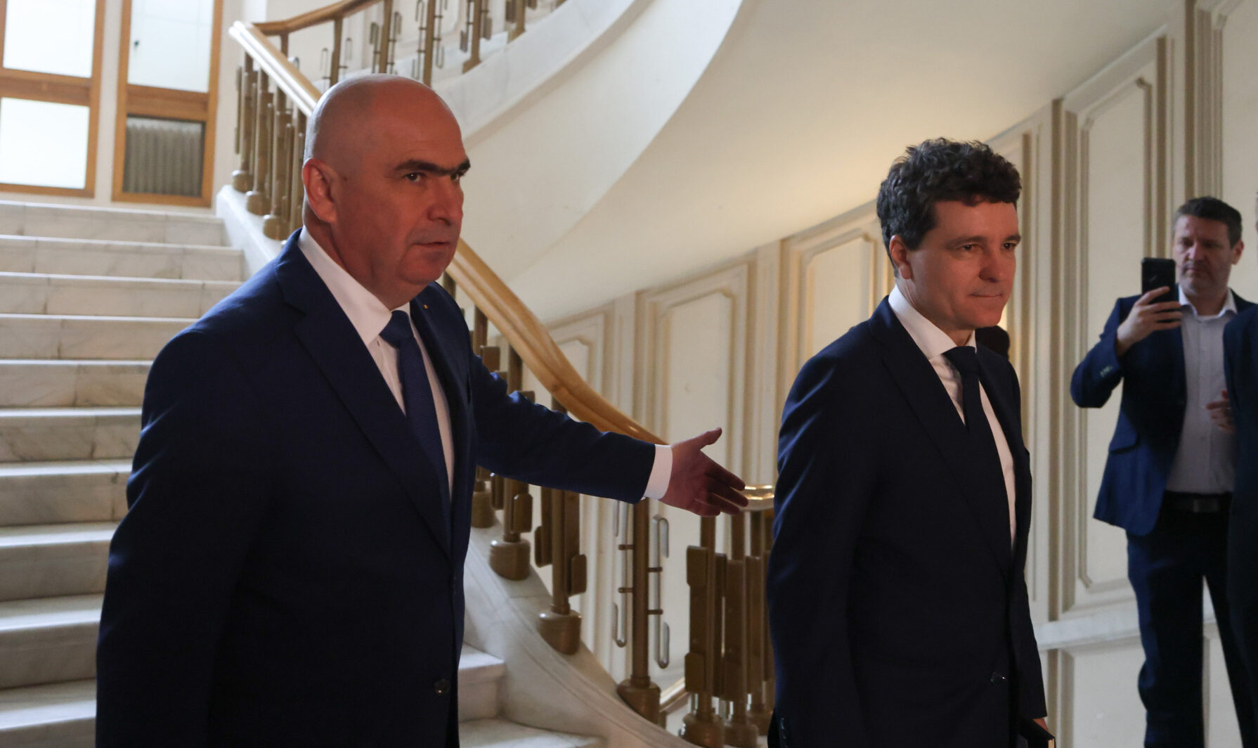 Ilie Bolojan răspunde criticilor lui Nicușor Dan privind majorarea TVA