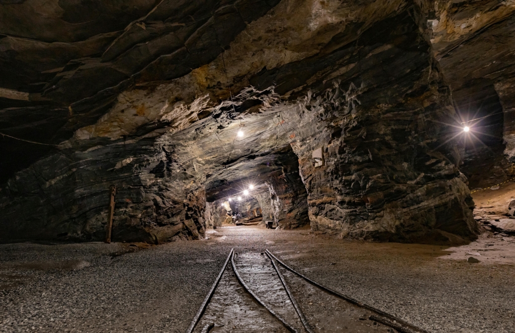Minerii de la exploatarea Vulcan refuză ieșirea din subteran din cauza diferențelor salariale