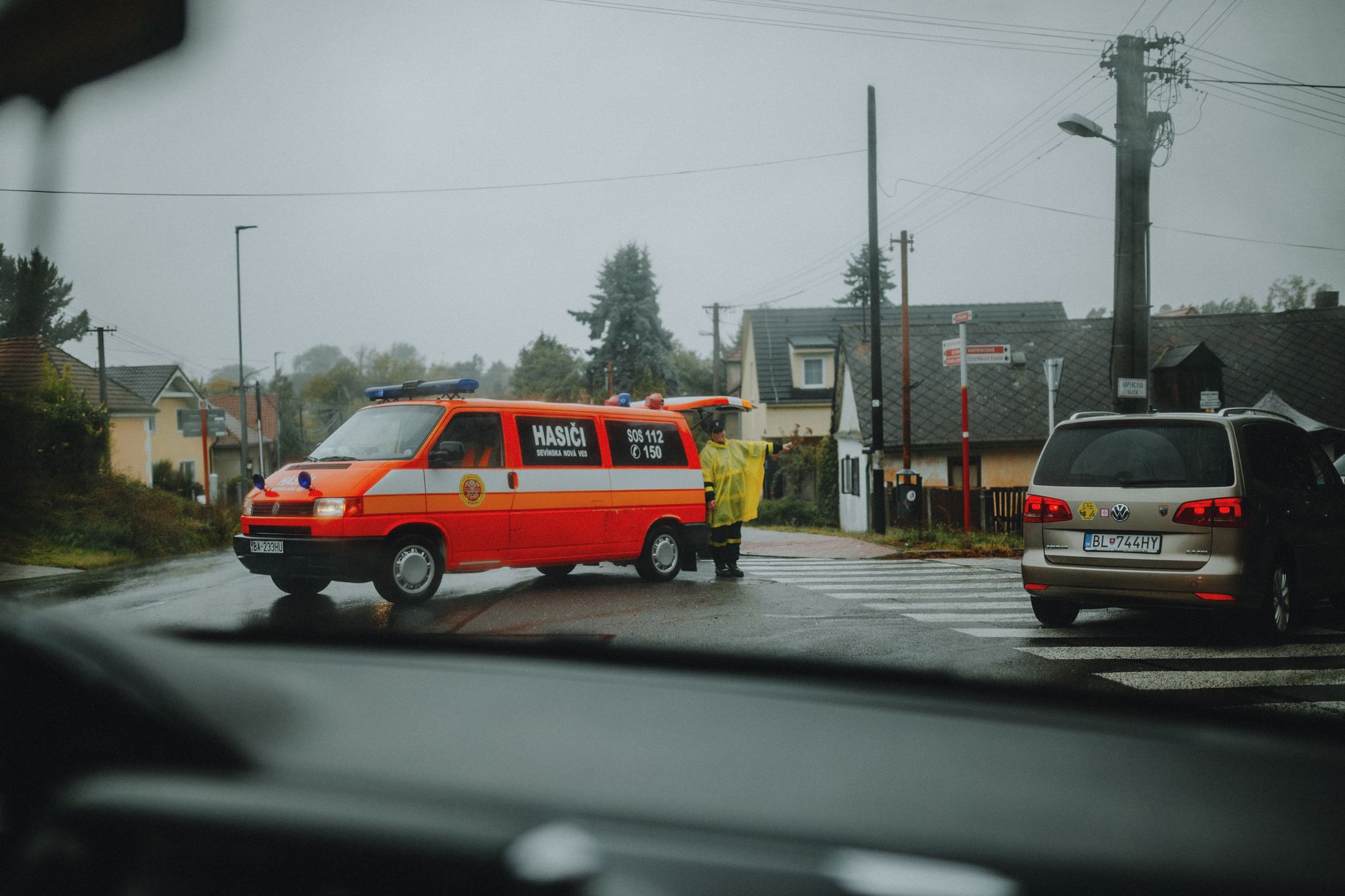 Incendiu la o mașină pe Calea Vitan în București. Traficul a fost afectat în zona Casei de Pensii