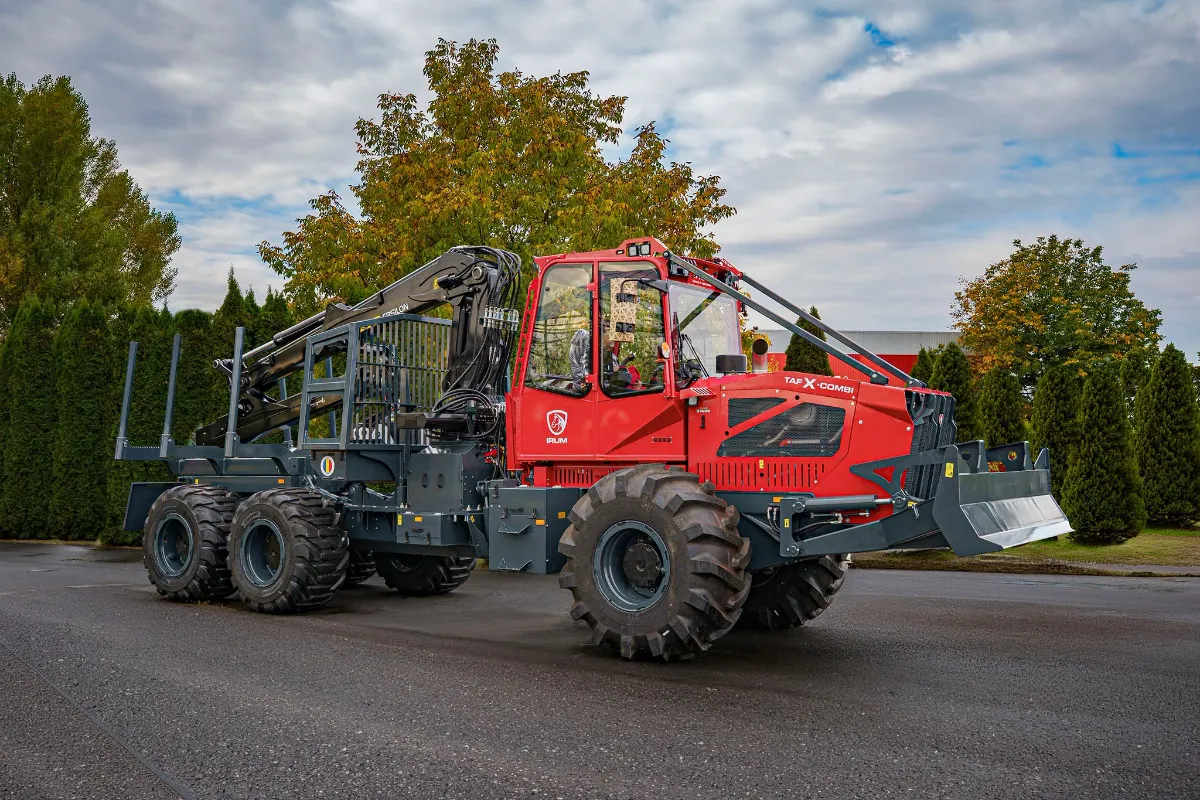 Producătorul românesc IRUM Reghin a lansat noul tractor forestier TAF-X Combi la München