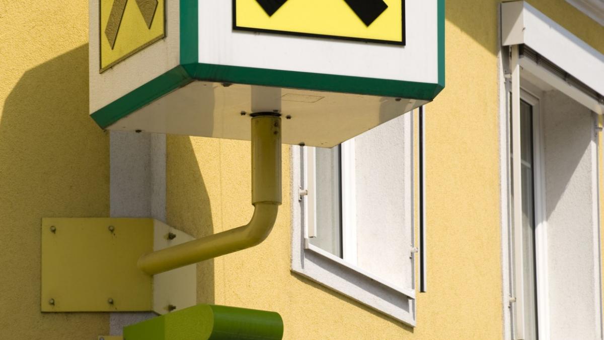 Raiffeisen Bank va prelua Garanti Bank și două companii din grupul financiar. A fost dat undă verde