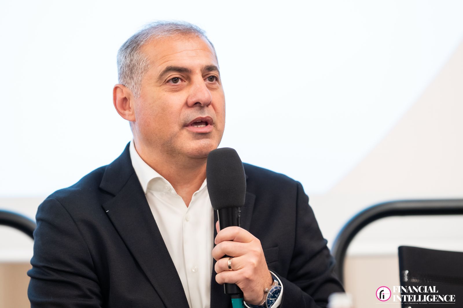 IMM România solicită respingerea proiectului care impune utilizarea obligatorie a avocaților pentru contracte