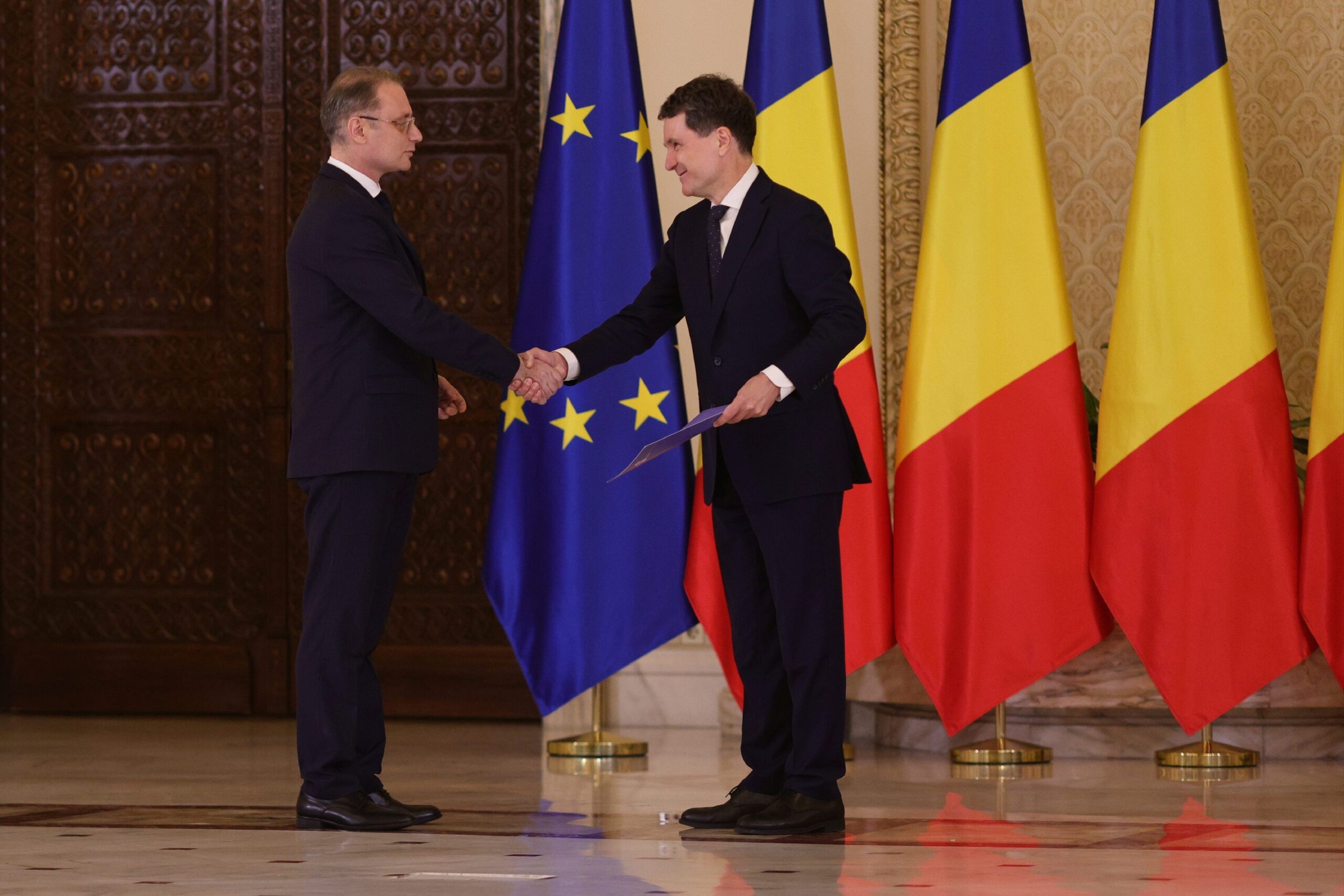 Guvernul condus de Luca Niculescu a depus jurământul la Palatul Cotroceni