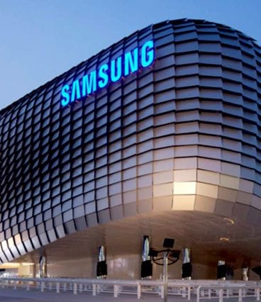 Samsung reacționează la lansarea iPhone-ului pliabil prin o campanie publicitară agresivă