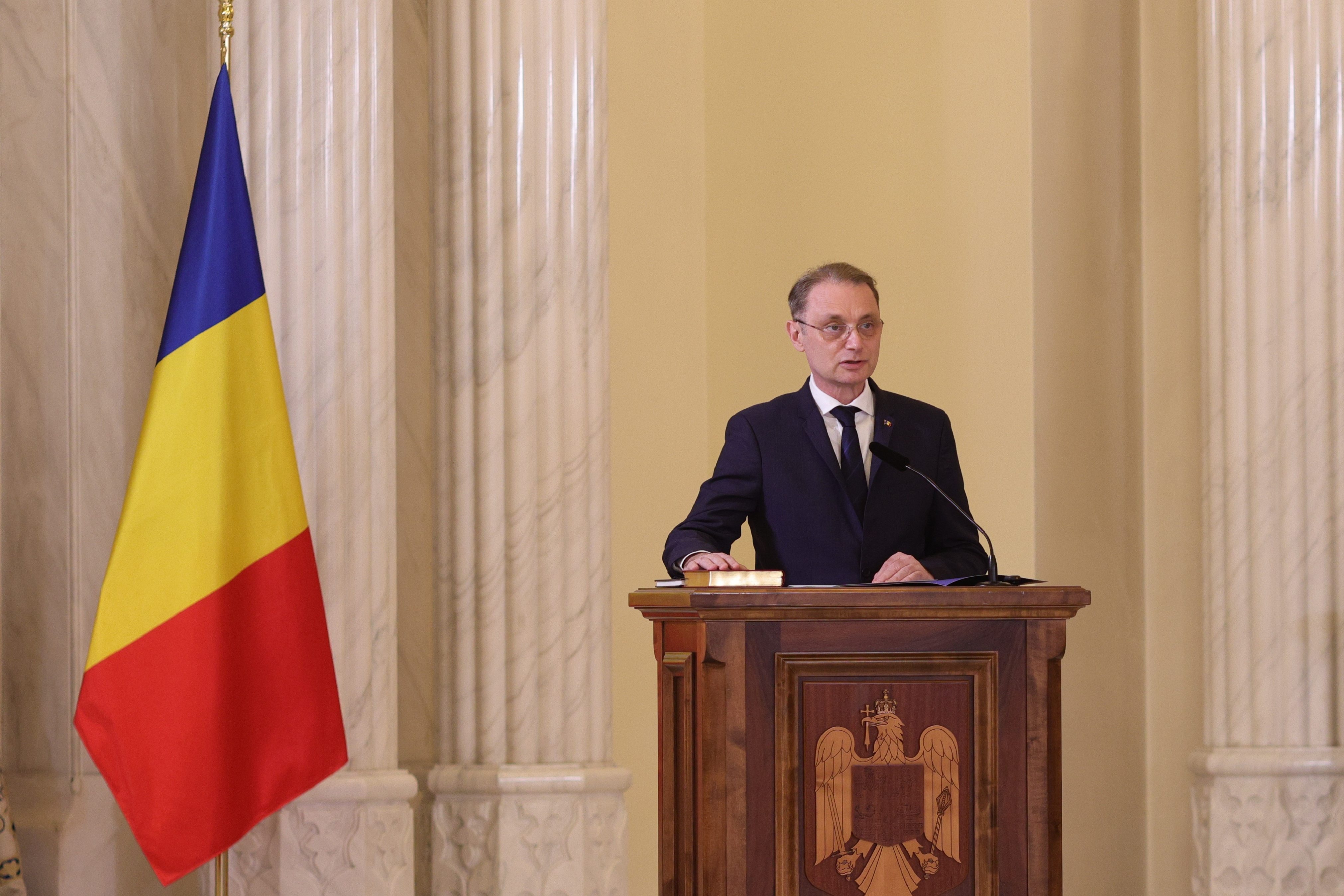 Luca Niculescu a depus jurământul de premier la Palatul Cotroceni în fața președintelui Nicușor Dan