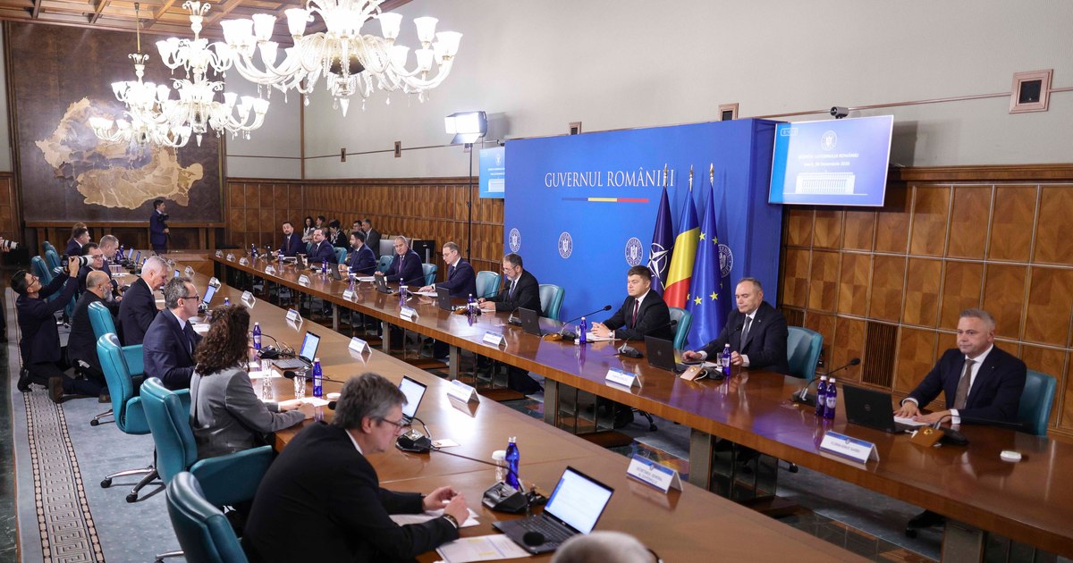 Prima ședință de guvern condusă de Luca Niculescu: sunt adoptate măsuri pentru funcții noi în Executiv