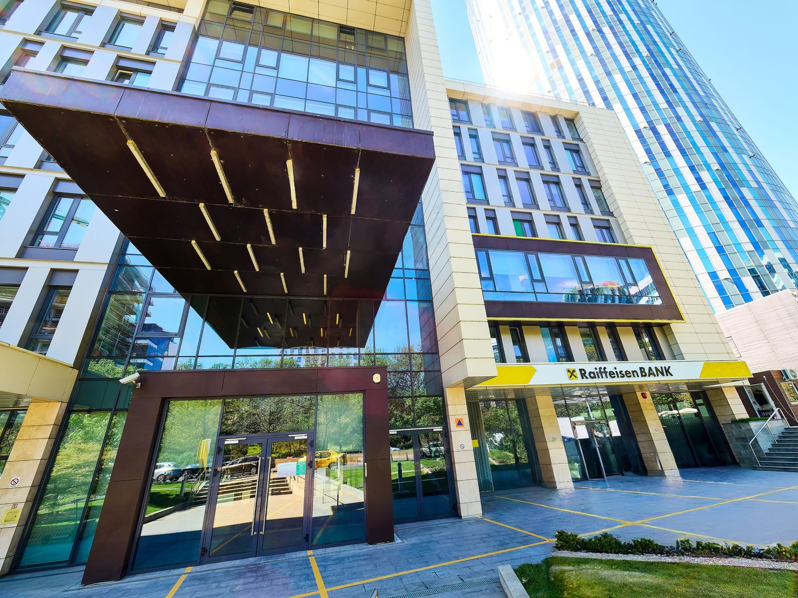 Raiffeisen Bank va prelua Garanti Bank S.A. și Motoractive IFN S.A. după avizul Consiliului Concurenței