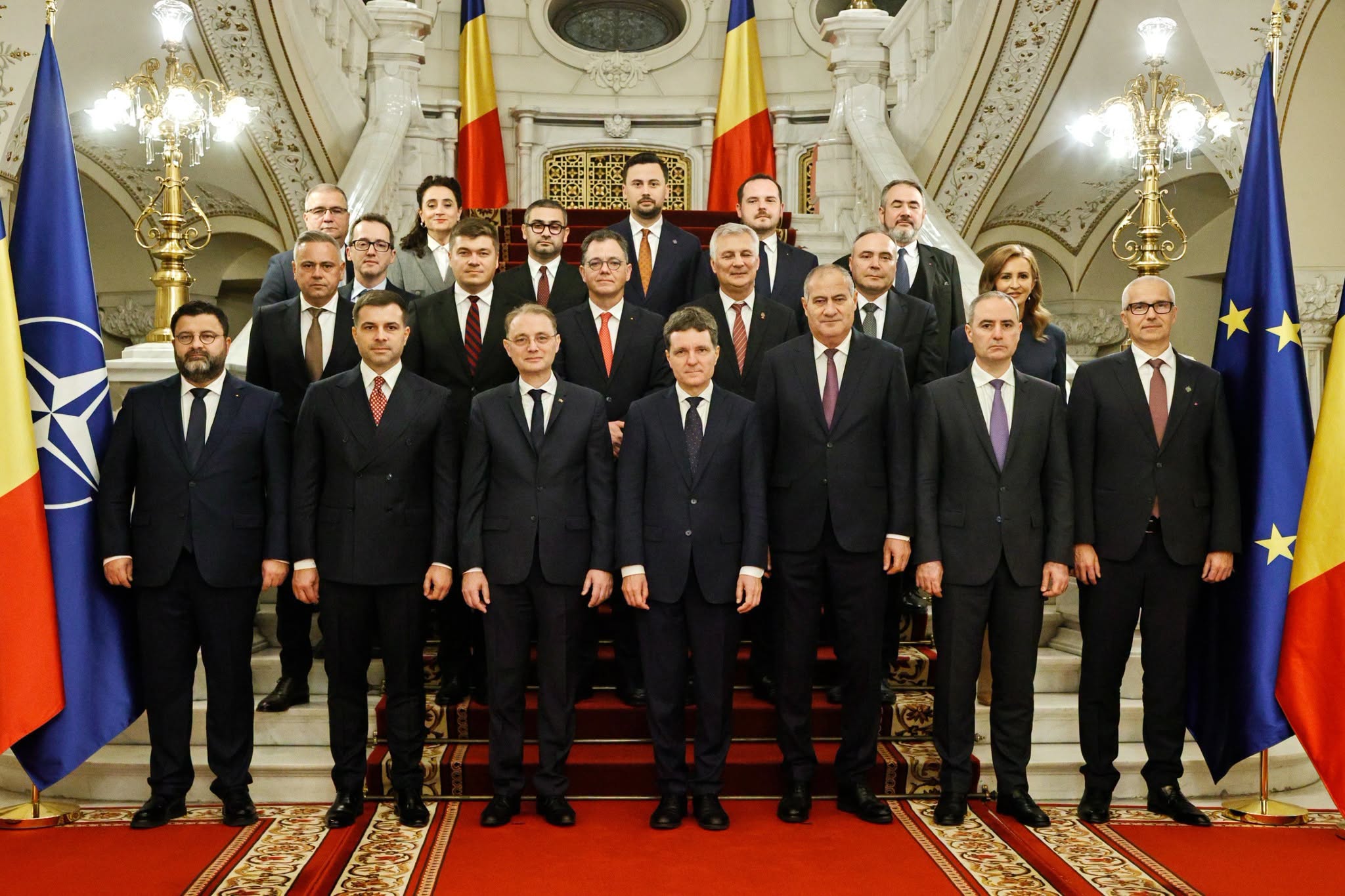 Programul premierului Luca Niculescu pentru prima zi de mandat: preluarea mandatelor la cinci ministere