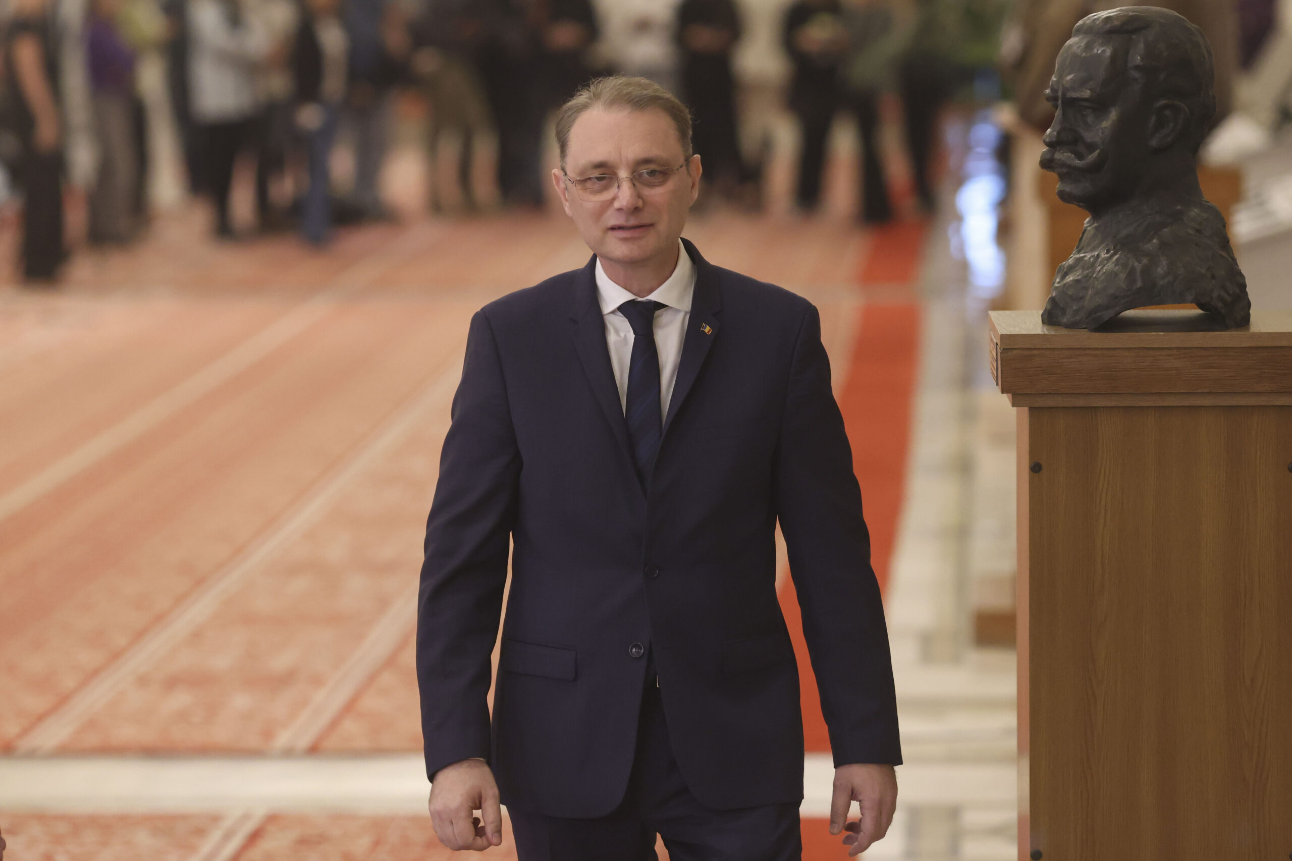 Premierul Luca Niculescu asigură că Pilonul II de pensii private va rămâne neschimbat