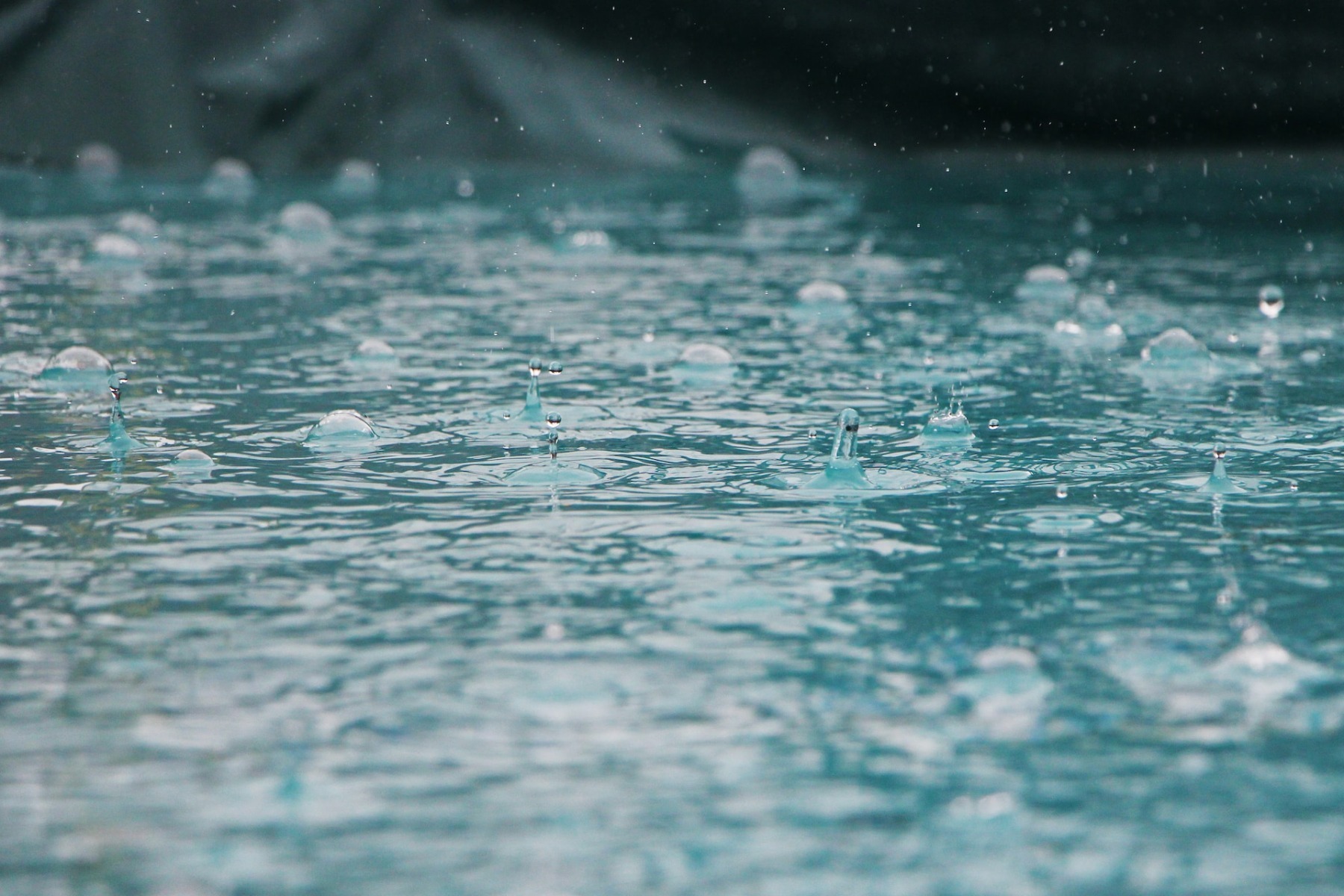 Avertisment meteo: Ploi moderate și vânt puternic în România, cu cod galben pentru anumite județe