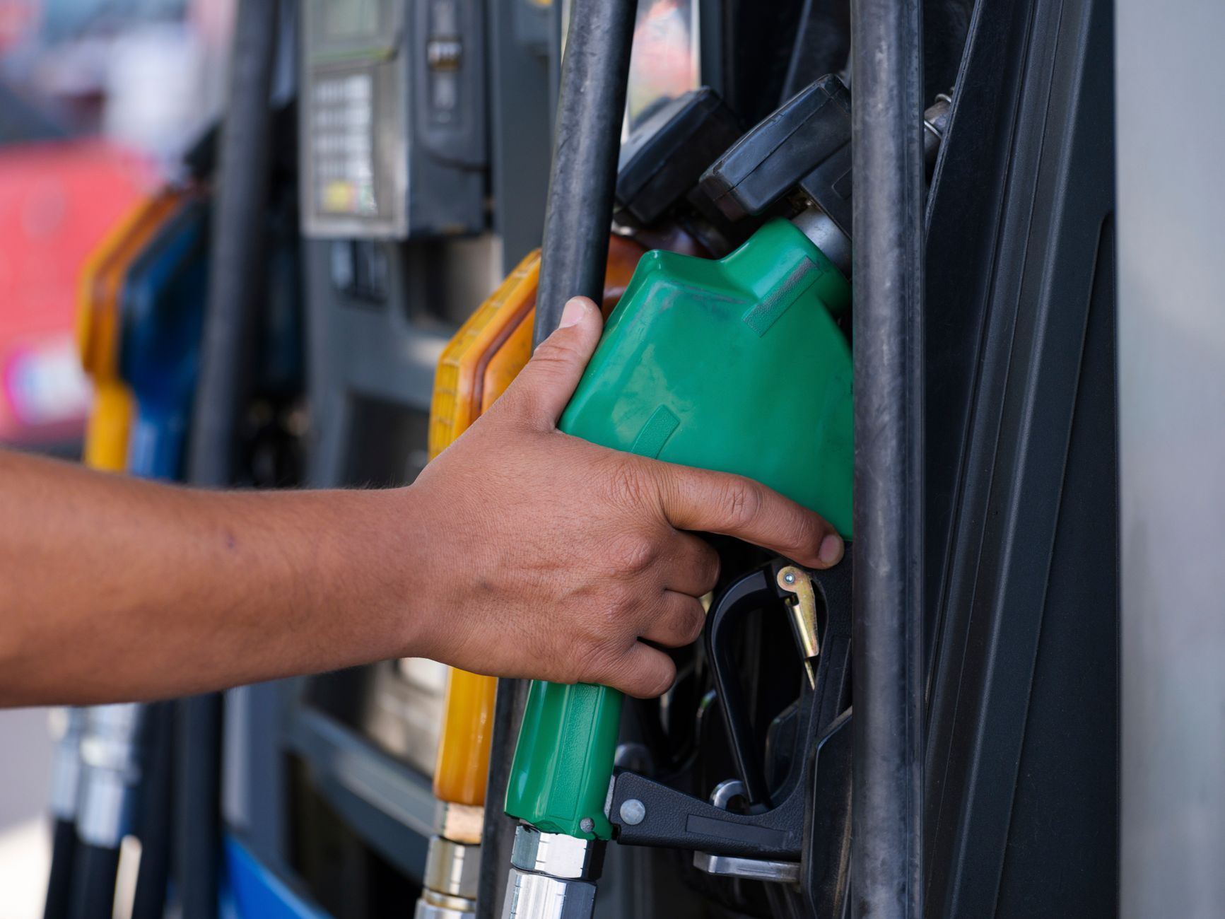 Guvernul ia în calcul prelungirea măsurilor de limitare a prețurilor la benzină și motorină