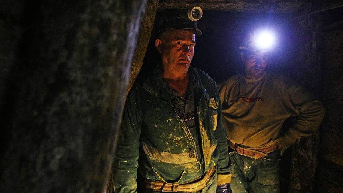 Minerii de la Mina Vulcan refuză ieșirea la suprafață: protest de peste 24 de ore pentru salarii