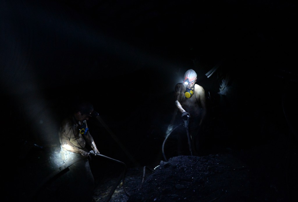 Minerii de la exploatarea de cărbune Vulcan continuă protestul în subteran din cauza salariilor