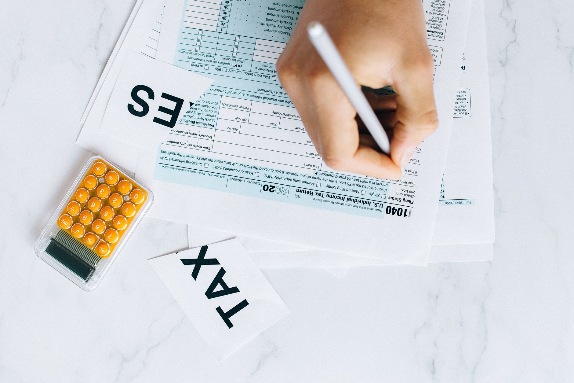 PwC: Limitele majorărilor de taxe pentru reducerea deficitului bugetar în România