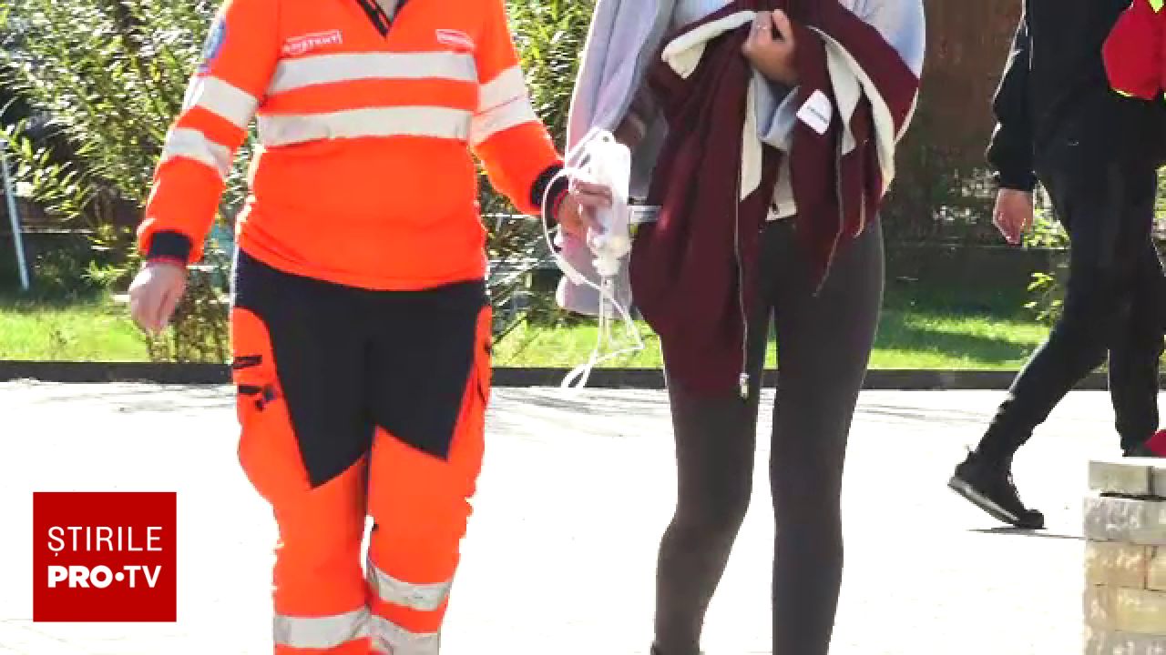 Zeci de elevi din Suceava s-au simțit rău după o excursie în Maramureș, patru adolescenți au fost spitalizați