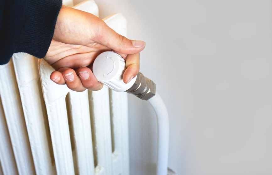Riscuri pentru iarna românilor: trei factori pot crește facturile la energie și căldură