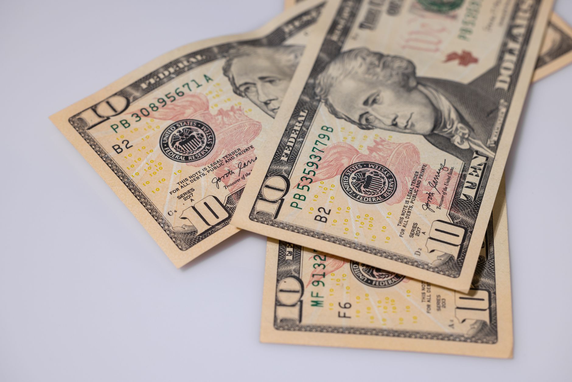 Cursul valutar BNR: Euro s-a apreciat la 5,3297 lei, în timp ce dolarul și francul elvețian au scăzut