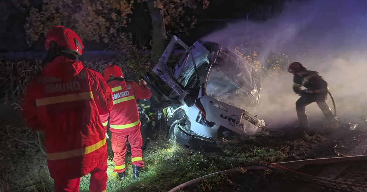 Accident rutier cu victime mortale în Iași: doi șoferi au decedat, iar o autoutilitară a luat foc