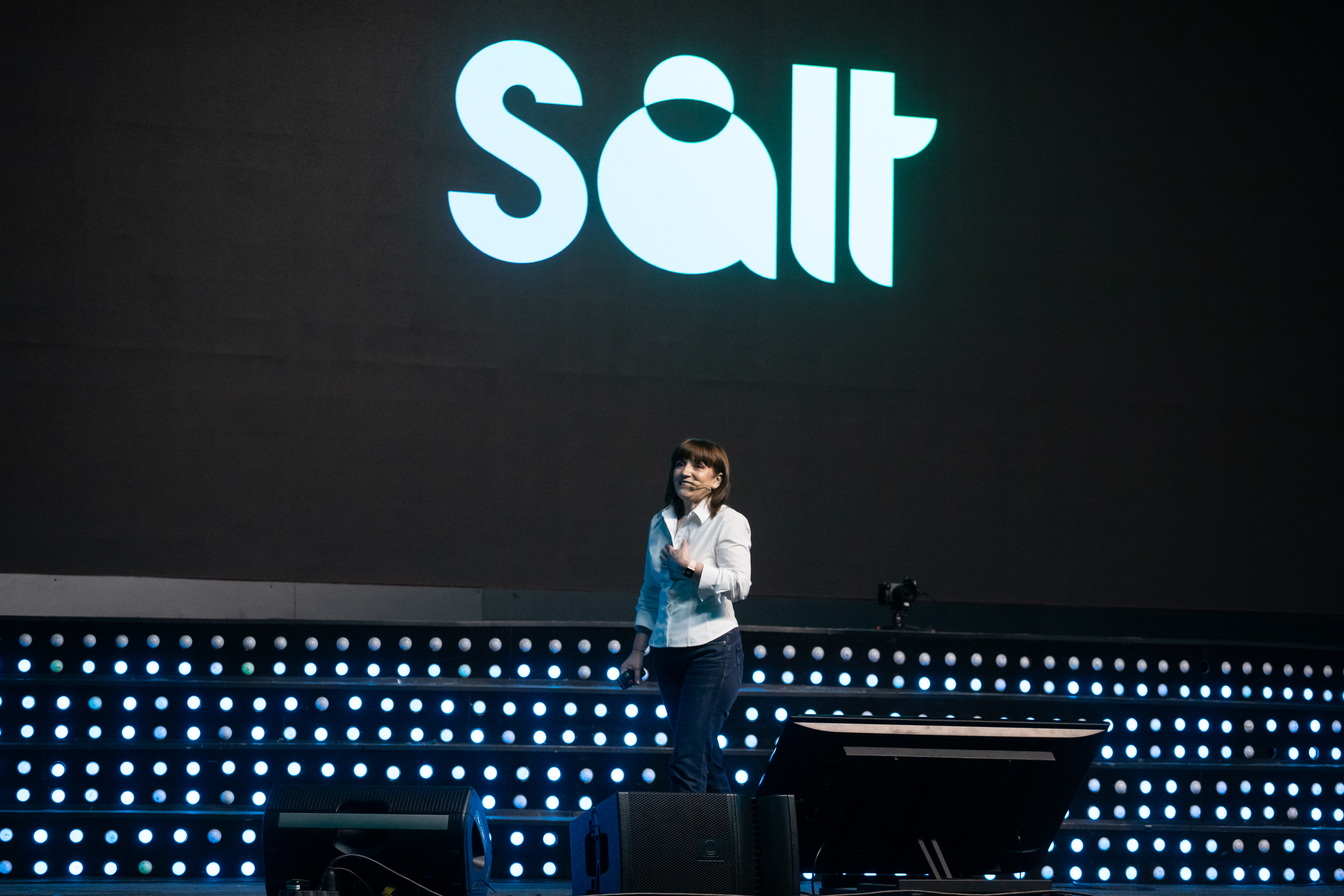 Salt Bank introduce primul card de credit și funcția de plată în rate pentru achiziții deja efectuate