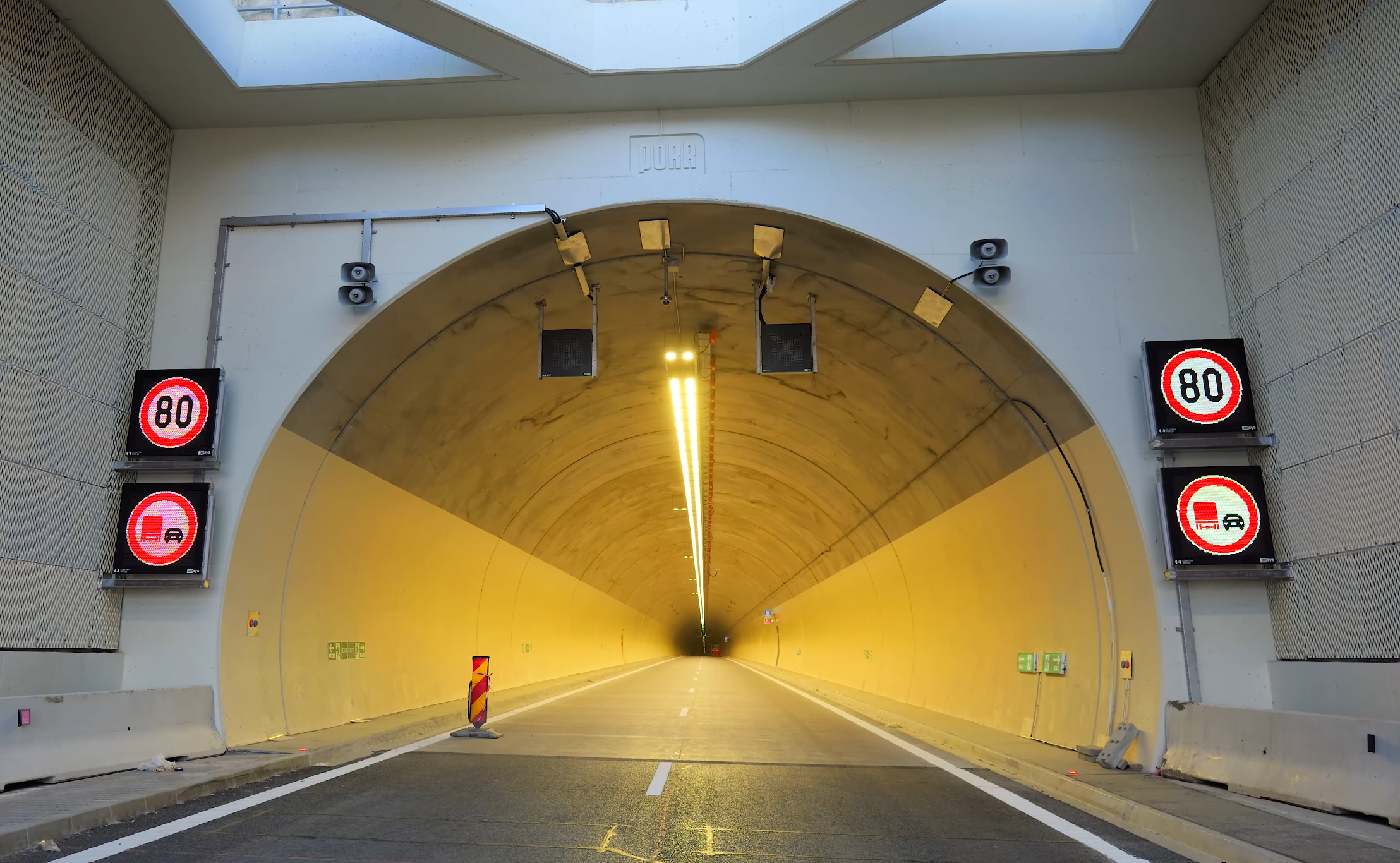 O secțiune de autostradă cu primul tunel forat din România va fi deschisă în următoarele săptămâni