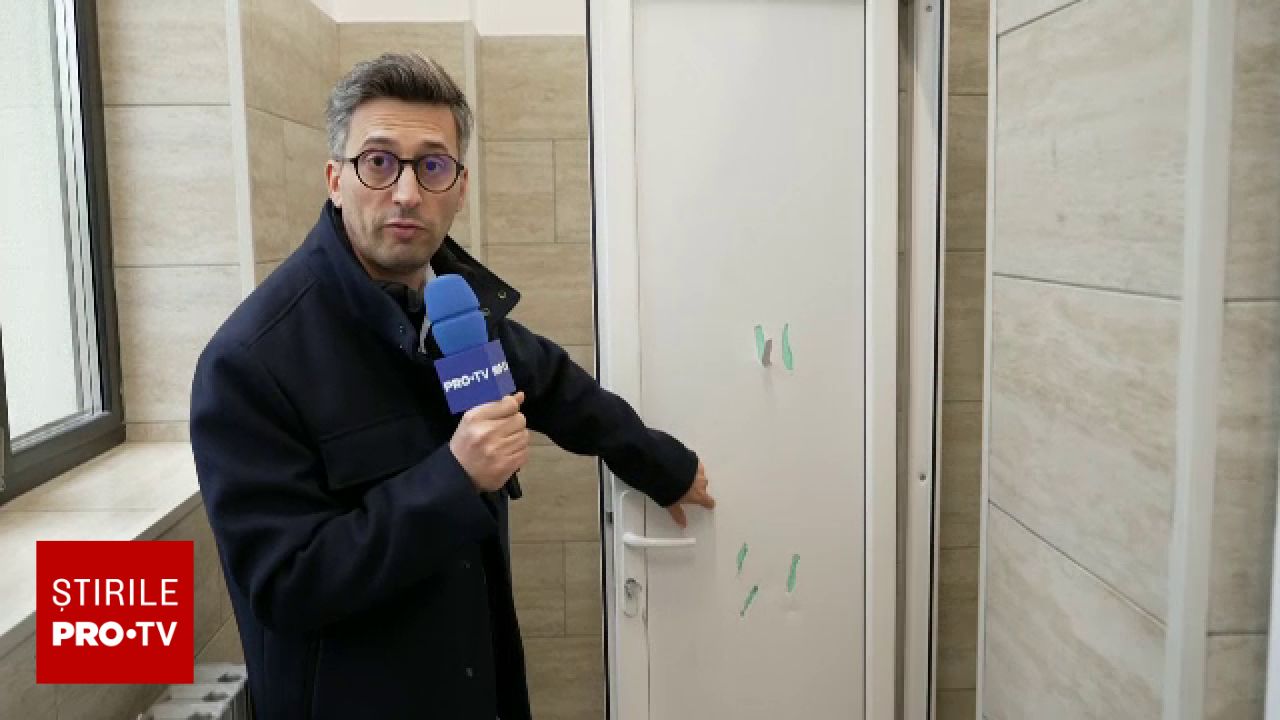 Atac cu macetă în liceul din Pitești: elev de 15 ani și-a atacat colegii în toaletă