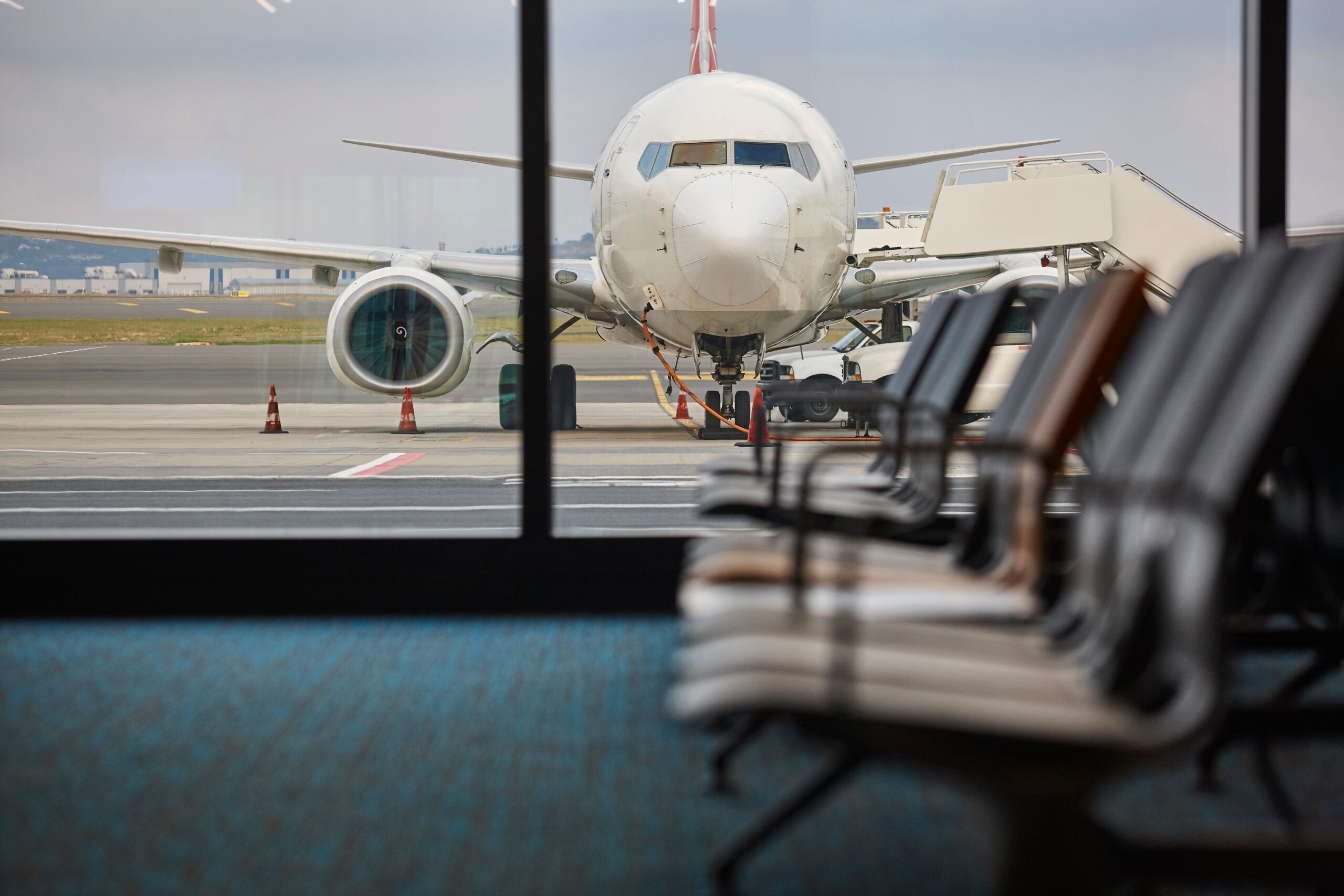 Compania aeriană Dan Air a solicitat insolvența: datorii de peste 126 de milioane de lei