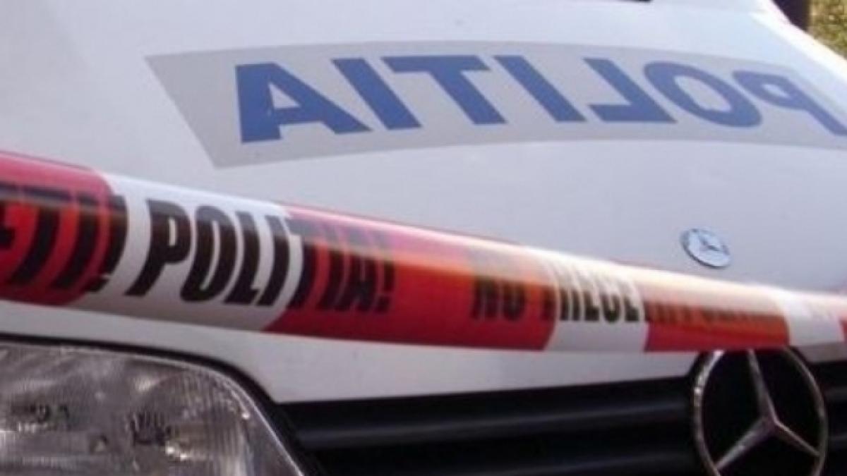 Accident violent la Dej: Un autoturism a intrat într-un Centru Turistic, iar ocupanții au fugit de la locul accidentului