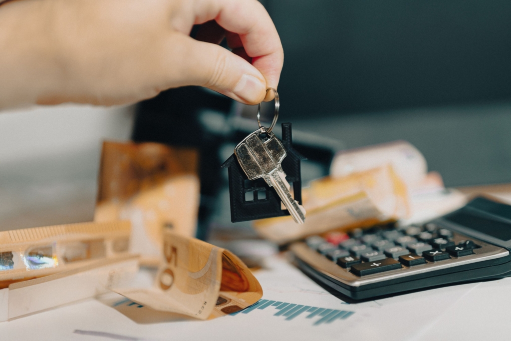 PSD blochează impozitarea locuințelor la valoarea de piață. Adrian Câciu critică măsurile guvernului Bolojan