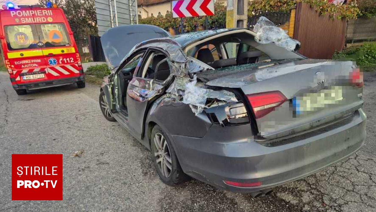 Accident grav în Argeș: un container desprins de pe o platformă a strivit un autoturism