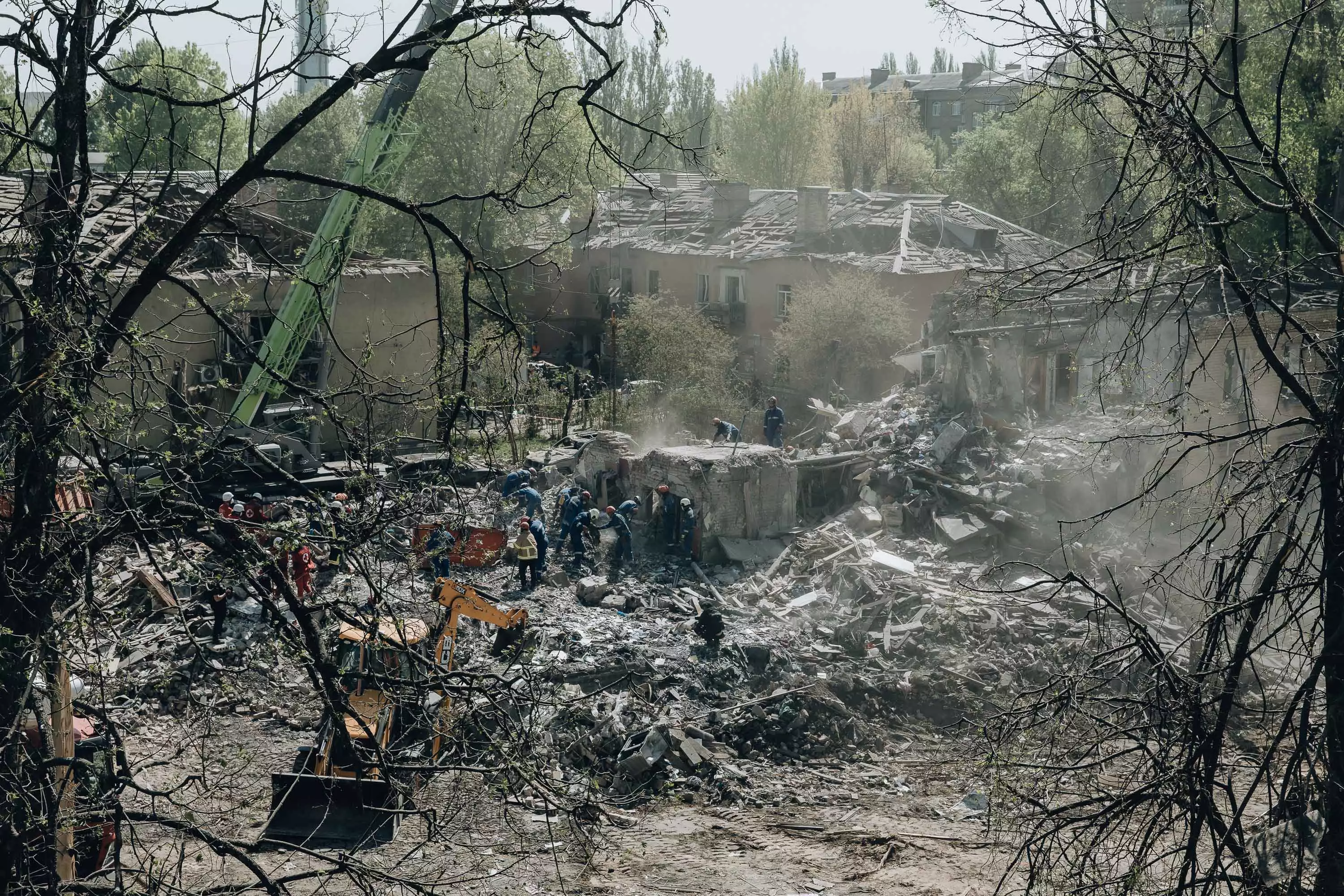 Alertă în Sectorul 6: Locatari evacuați după apariția unei crăpături între scările unui bloc