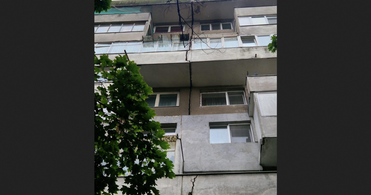 Evacuare de urgență în Sectorul 6: Bloc cu risc seismic fisurat după cutremur