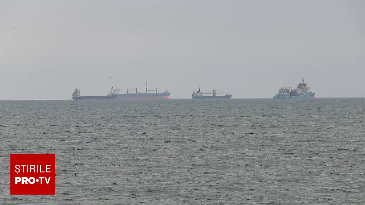 Misiune de salvare în Marea Neagră: Elicopter Black Hawk caută trei marinari dispăruți după atacul asupra navei Khoryv